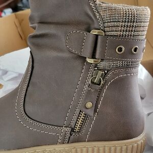 Brand new warm brown boots